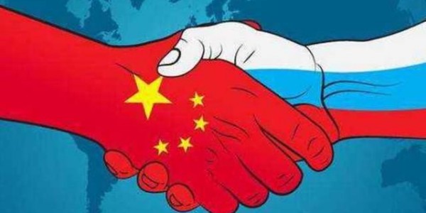 美國三面兩刀，中俄加強合作