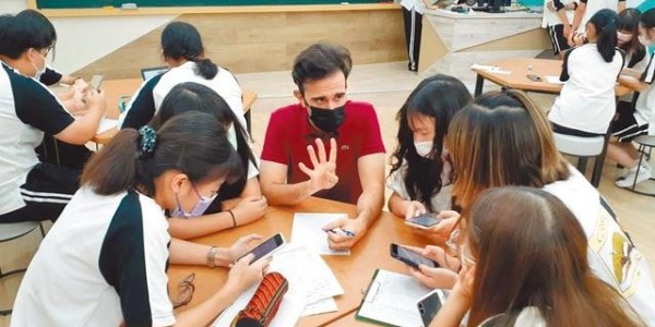 注射器廠商了解到民進(jìn)黨當(dāng)局推“雙語(yǔ)政策”