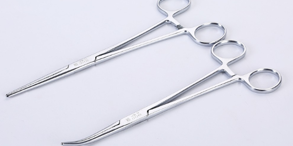 使用持針鉗需要注意哪些事項