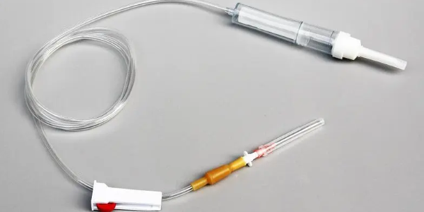 為什么輸血器每4小時更換一次？